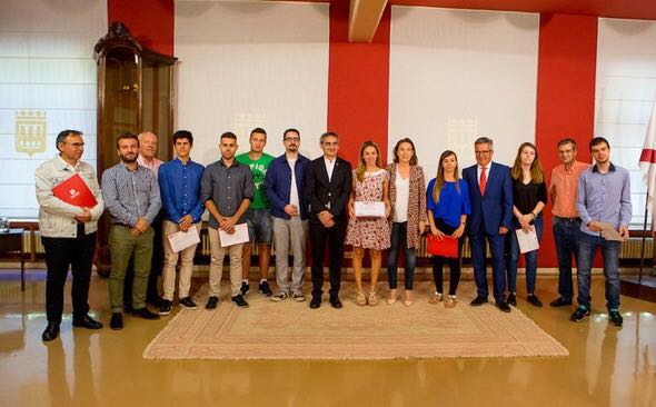 SilviaLorent's tweet photo. ¡Inmensamente feliz por el reconocimiento! @citylok gana el Premio Yuzz La Rioja. Increíble la experiencia @Yuzzing https://t.co/AphcPJaCbw https://t.co/xHI5gvLGtK