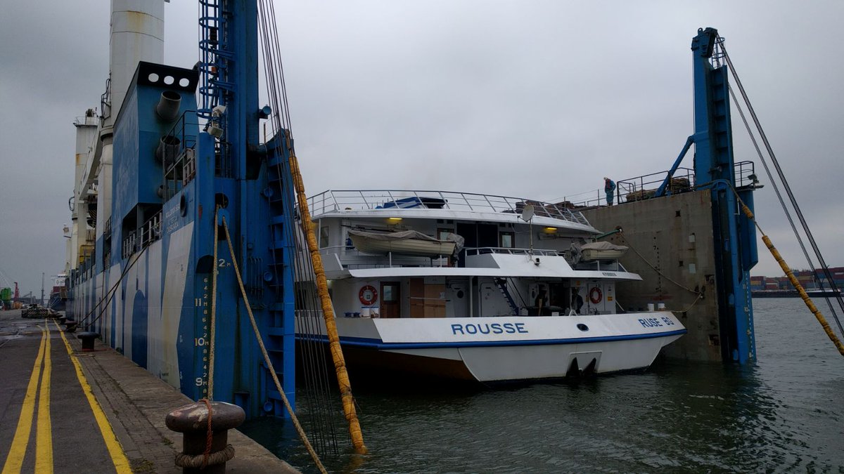 Discharging river cruise vessel ex semi submersible vessel MV ROLLDOCK SEA #Portofantwerp
europecargo.be/index.php?view…