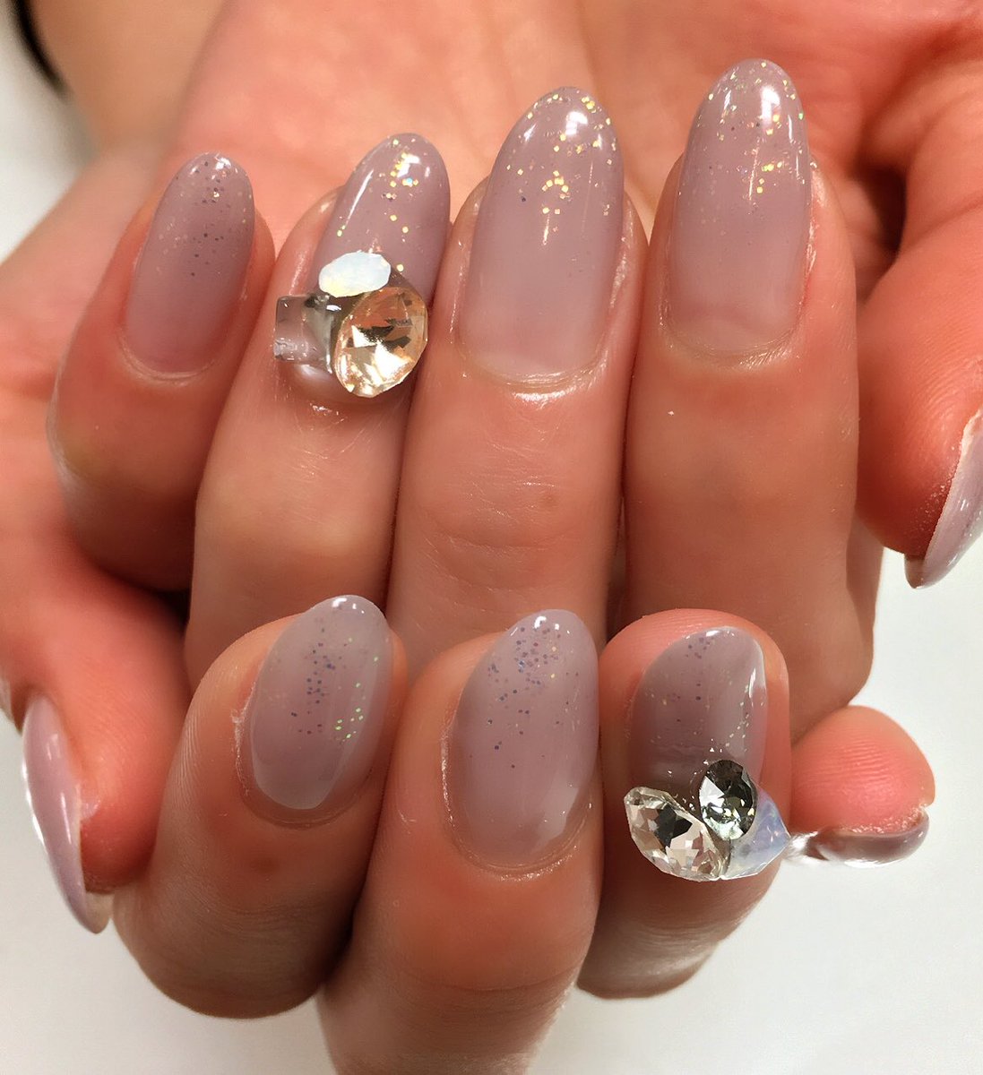 ネイルサロンmarch Twitterren 梅田店 大倉です お客様の夏ネイルのご紹介です O ラメ ストーン グレージュ Vカット バーチャルフレンチ ネオン お花 March