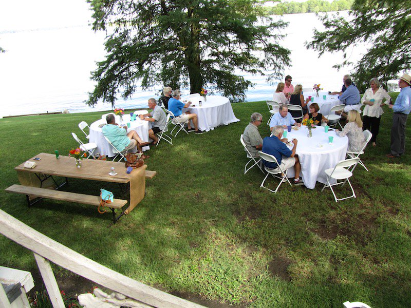 TheSnowdenHouse's tweet photo. We love hosting surprise parties on the banks of beautiful Horseshoe Lake, Arkansas. 🎉
https://t.co/n3Xd8vpC33 https://t.co/CrbIcnyiI9