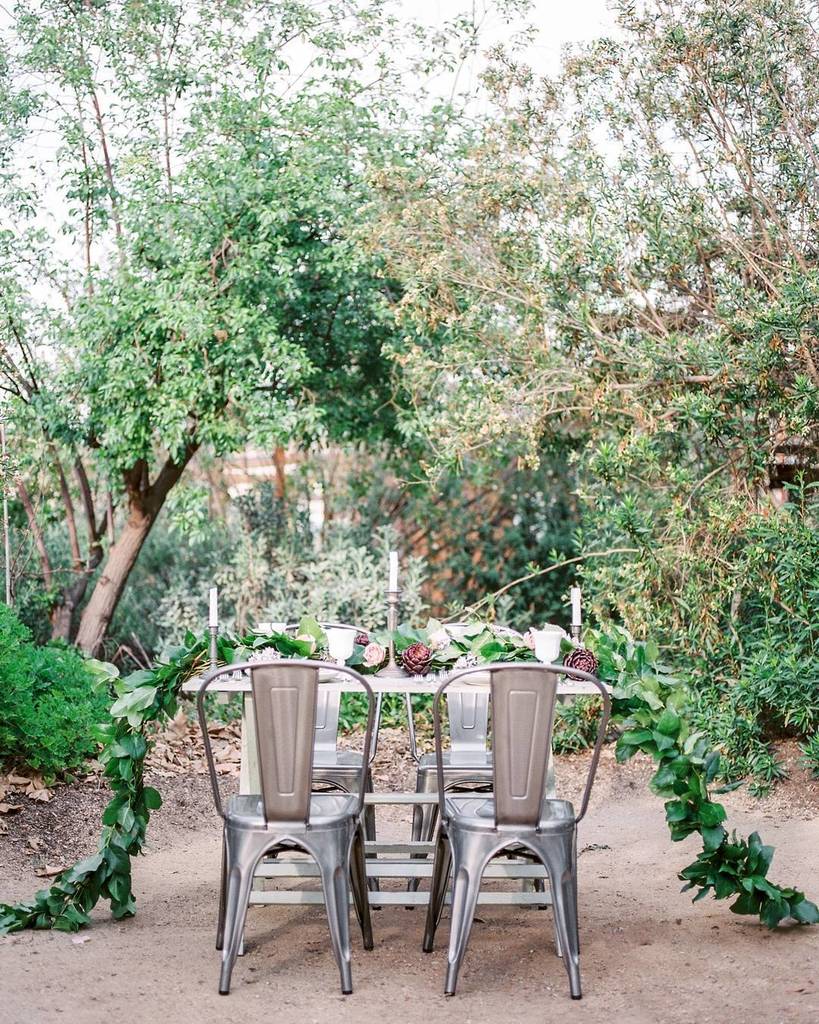1SweetSalvage's tweet image. A beautiful green tablescape accented with our Richfield Chairs. (Vintage Rentals: @sweetsalvagerentals | Coordinator: @justakissweddings |…
