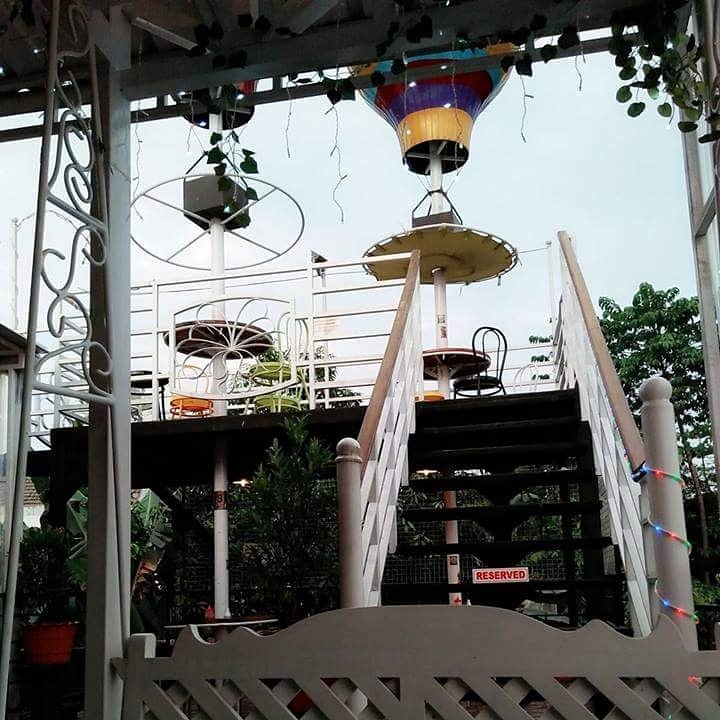 Syukurilah kesulitanmu hari ini, meskipun sulit, karena ia menjadikanmu lebih mampu mensyukuri kebahagiaan.