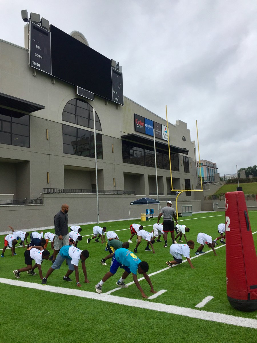 IS4S Salute to Veterans Bowl (@salute2vetsbowl) on Twitter photo 200 kids here for the Youth Football Clinic presented by <a href="/alabamapower/">Alabama Power</a> and <a href="/OneMain/">OneMain Financial</a>. Thanks to <a href="/HawksFootball/">Huntingdon Football</a>, <a href="/CocaCola/">Coca-Cola</a> and <a href="/GoldenFlake/">Cheryl Button</a>. 200 kids here for the Youth Football Clinic presented by <a href="/alabamapower/">Alabama Power</a> and <a href="/OneMain/">OneMain Financial</a>. Thanks to <a href="/HawksFootball/">Huntingdon Football</a>, <a href="/CocaCola/">Coca-Cola</a> and <a href="/GoldenFlake/">Cheryl Button</a>.