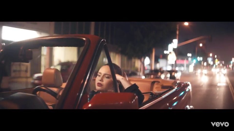itsmomentts's tweet photo. @beamiller I LOVE IT!! BEA YOU SLAYS 💖🙌🏼 #likethatmusicvideo https://t.co/dOEItDZVAk