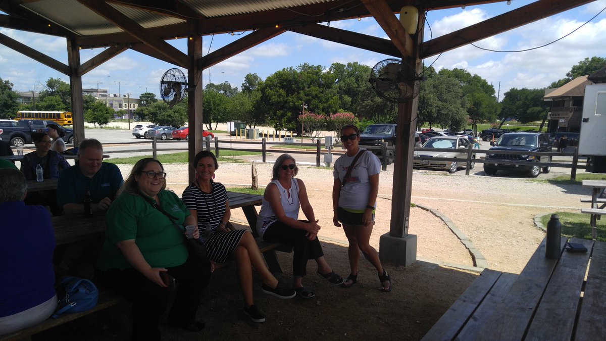 doctor_becky's tweet photo. #teambuilding #fwfoodtruck #loveourteam @FWISDTech https://t.co/YnHtdENtLQ