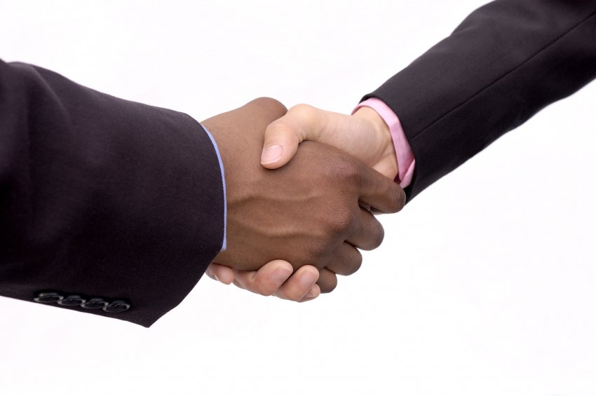 EWScrippsJobs's tweet photo. On #NationalHandshakeDay, a professional tip - Good eye contact and shake the hand with a firm grip. Now apply @EWScrippsCo. https://t.co/tVgXcrQxSj