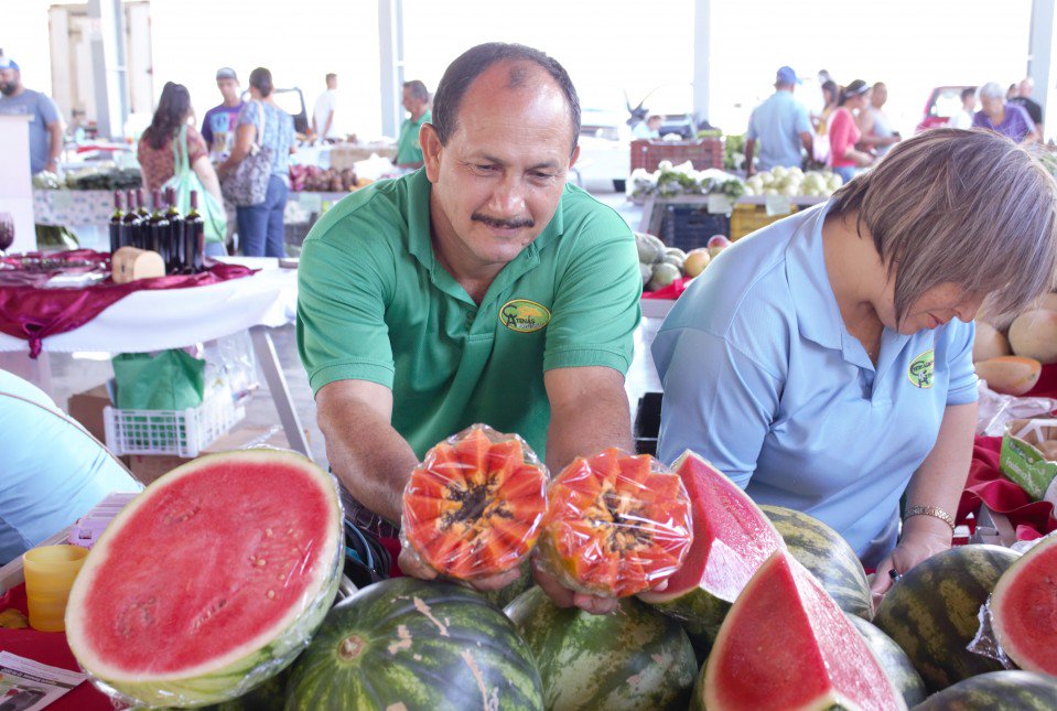 The fresh and natural fruits everyone wishes! Find them at Farmers' Market in #Atenas. 😉🍉