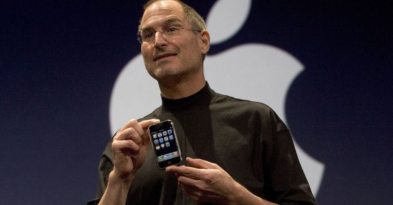 stevekrohn's tweet photo. A brief history of the iPhone https://t.co/xecjtQ4yX3 https://t.co/V1UJVR3P6S
