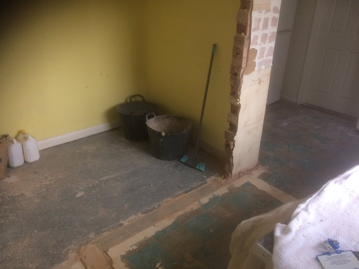 damow67's tweet photo. Meanwhile builder been busy now missing a wall #openplanned https://t.co/ABzrsl408G