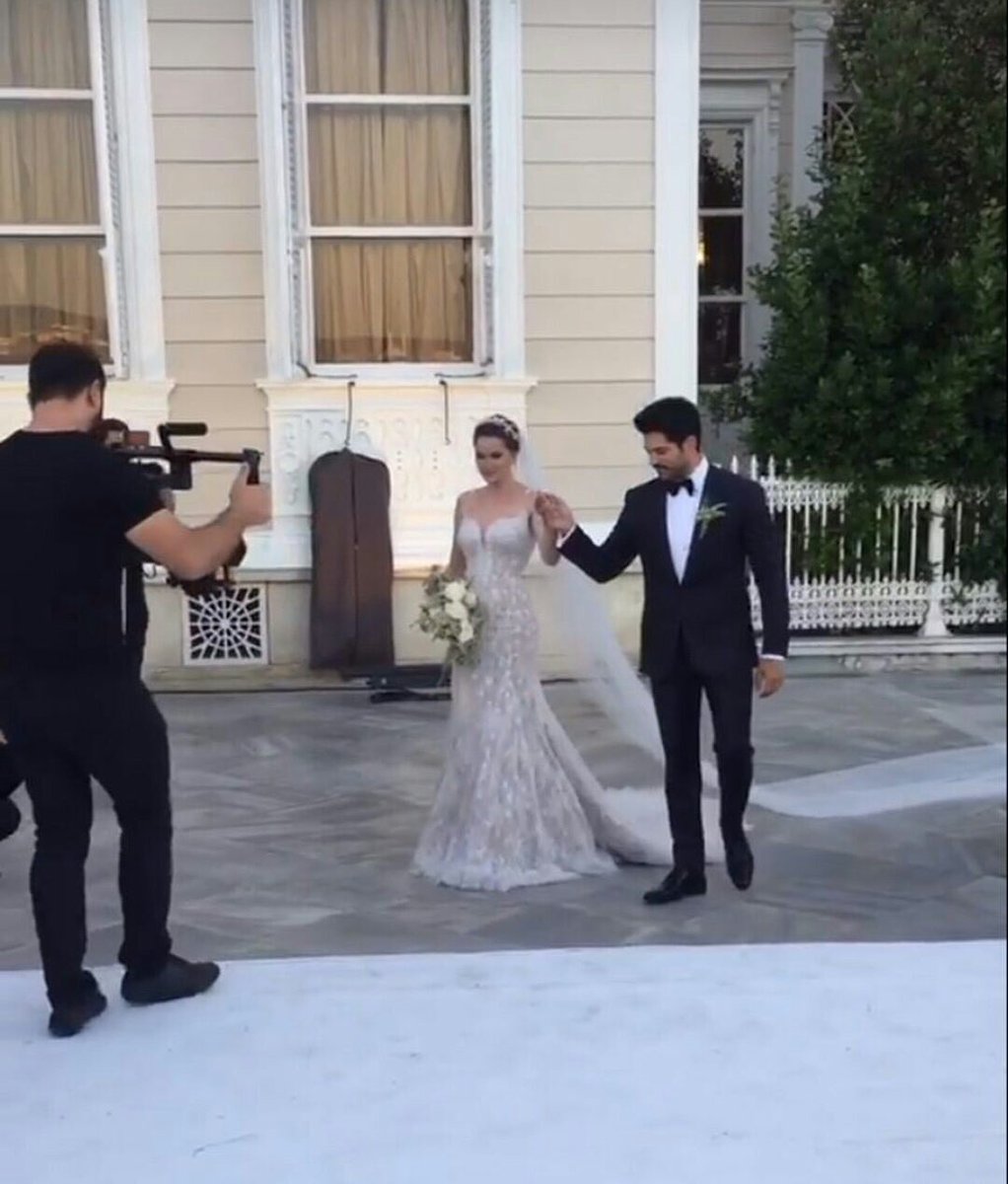 TvDunyasii's tweet image. Burak Özçivit-Fahriye Evcen YENİ #FahriyeBurakEvleniyor