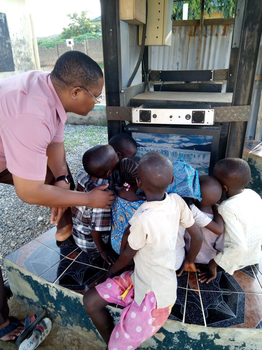 SulejaHub's tweet photo. Myself showing the Children how to use their free Hello Hub build by @ProjectsforAll @katrinmacmillan https://t.co/7tnSuhOImz