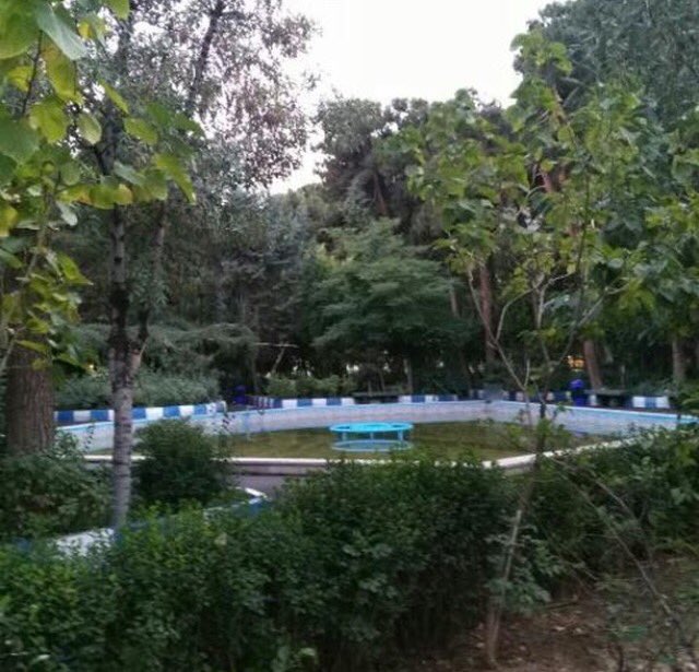 khashayarsha's tweet photo. علاوه بر كلينيك ها، حيف اين محيط سرسبز نيست كه محل تحصيل جوانان مملكت هست؟ من خودم اينجا درس خواندم. #ناجي_توانبخشي_باشيم https://t.co/VfK2DWKjsU