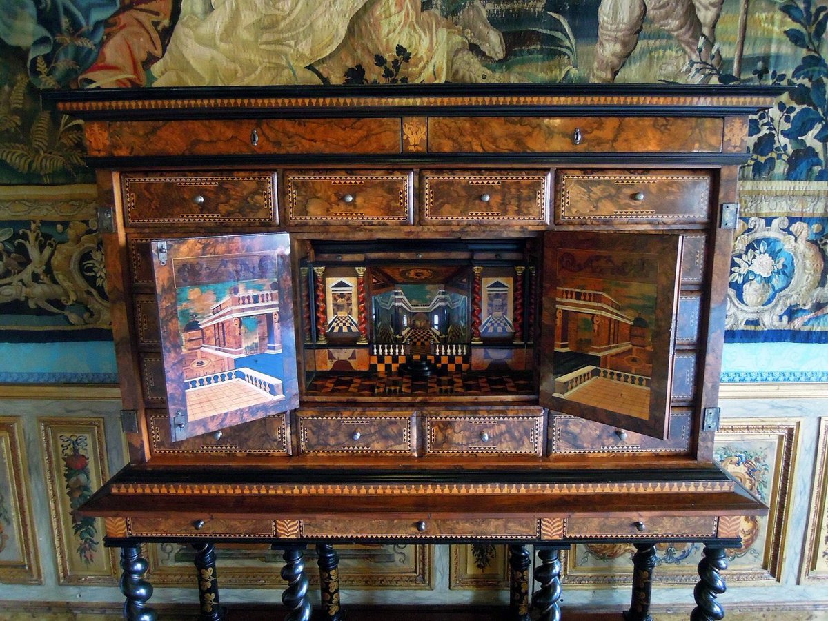 This somptuous cabinet from the 17th century, made in burr walnut, is now displayed in the Muses' Chamber.