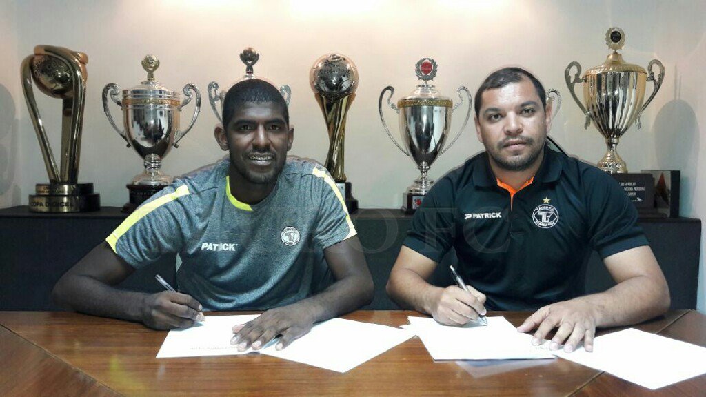 TauroFC's tweet photo. Bienvenido al equipo campeón!
El nuevo Toro Davis Vergara se une a las filas de nuestro equipo para defender los colores blanco y negro. https://t.co/apEHS42o6p