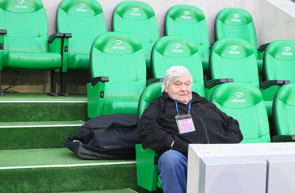 ASSEofficiel's tweet photo. ⚫️ L'#ASSE adresse ses plus sincères condoléances à la famille de Louis Nicollin, un très grand dirigeant guidé par la seule passion du foot https://t.co/kNFmwrZDop