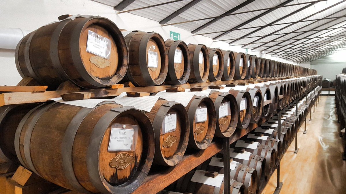 7density's tweet image. Finnaly getting to understand #Balsamic #Vinegar of #Modena with the help of an old producer here in Modena #Italy!! @ElsenburgWine