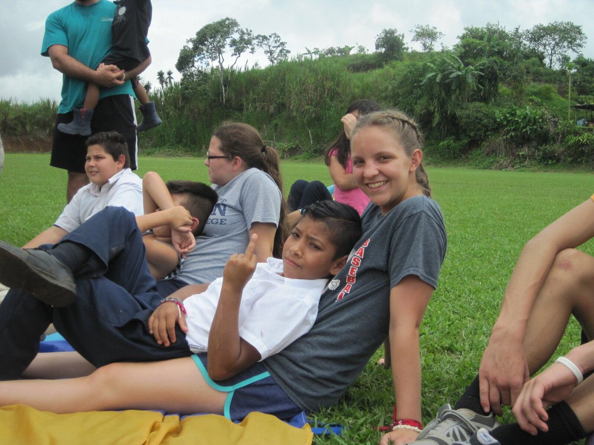 lizyoder12's tweet image. I thought this was going to be a cute picture.