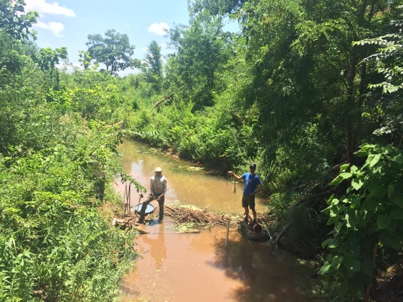 maggiej0hns0n's tweet photo. Had a great time in the muddy waters of Cow Creek! What's up with that groundwater? @NSF @OSU_Research @okstate #REUstreamteam #groundwater https://t.co/6zmzDhYJGT