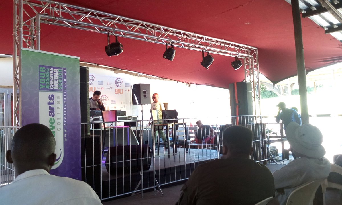BuddaNku_SA's tweet photo. Day 1 thanks to the mentors for giving direction
#DJU
#SAMC2017 https://t.co/ZN1rCHEe0J
