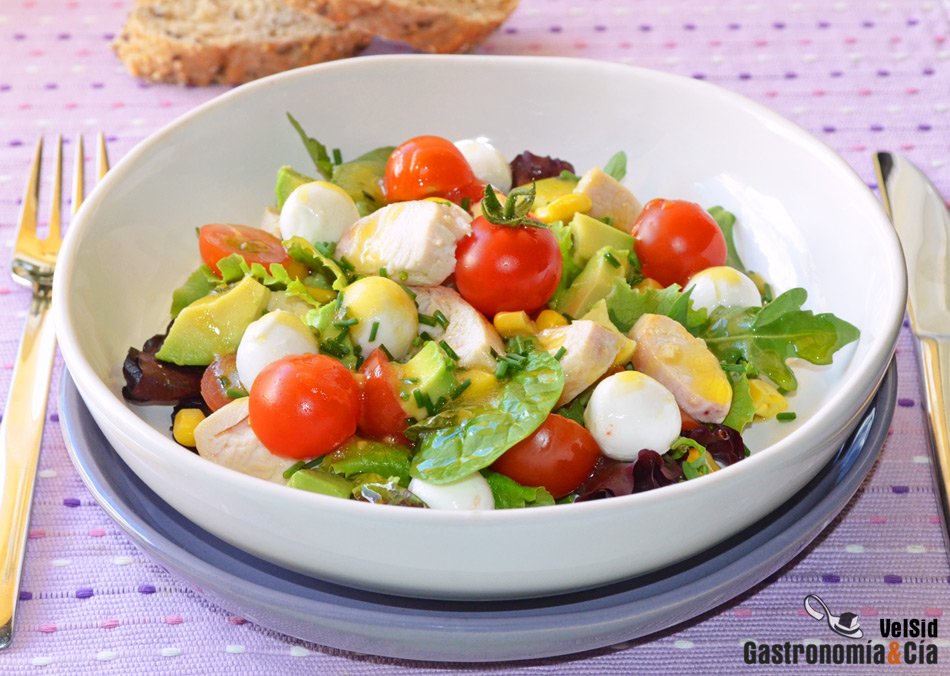 cuponsalud's tweet photo. Como siempre os dejamos una #idea de #cenaligera y fresca. Esta deliciosa #ensalada https://t.co/8DSWGJYn8r vía @Gastronomiaycia https://t.co/rgFEsVSgUo