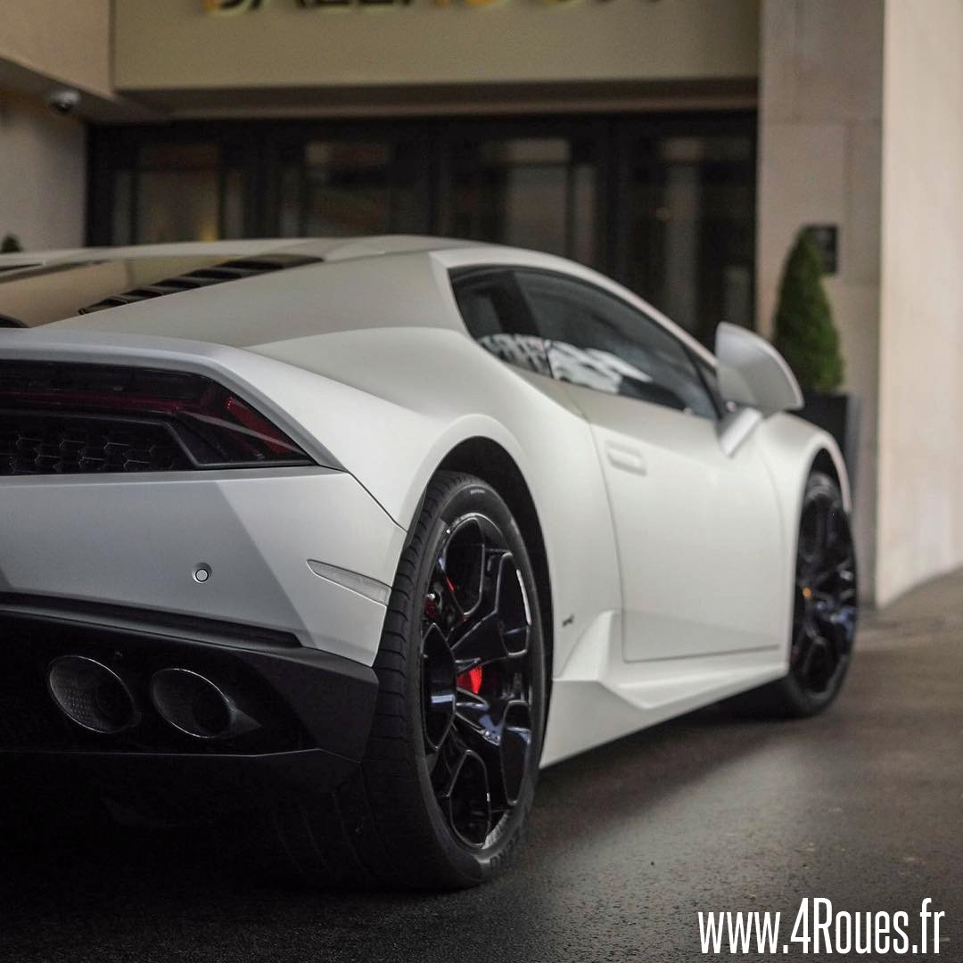 4roues_fr's tweet photo. Lamborghini Huracan dans un blanc mat magnifique. #4rouesfr #supercars #caroftheday #car #amazing #sport #performance #lamborghini #huracan https://t.co/k1LCnbFTjB