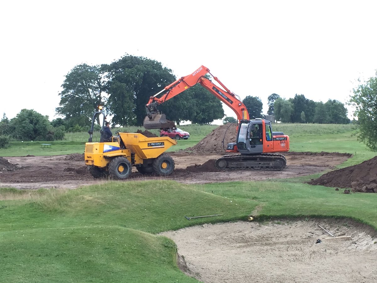 Heath Golf club getting started on a new USGA green with MSK sand,work being carried out by PRO GOLF Construction
facebook.com/msksilversands…