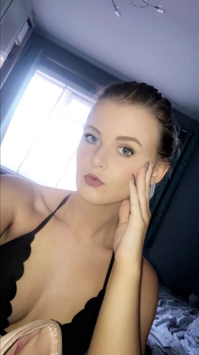 charterislou's tweet photo. Omg @kiraweston edited her photo as a joke and said she looks like Caitlin Jenner 😩😭😭 #noeffectneeded https://t.co/nqdX0siJAx