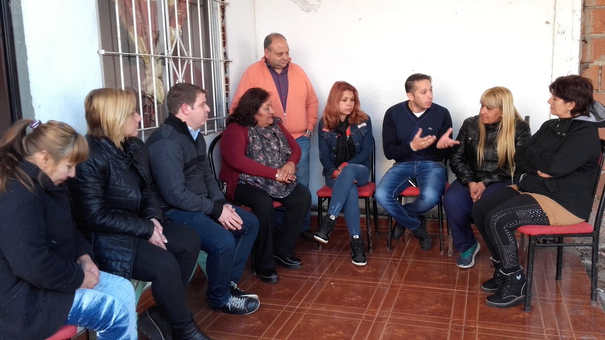 agrup_vjpq's tweet photo. Seguimos caminando hablando c/ vecinos de Quilmes hoy barrio LA IAPI @Asenciofernando @SergioMassa @FRQuilmes @MASSAUNLAM @JosemariaCaruso https://t.co/3XmcJPc2hW