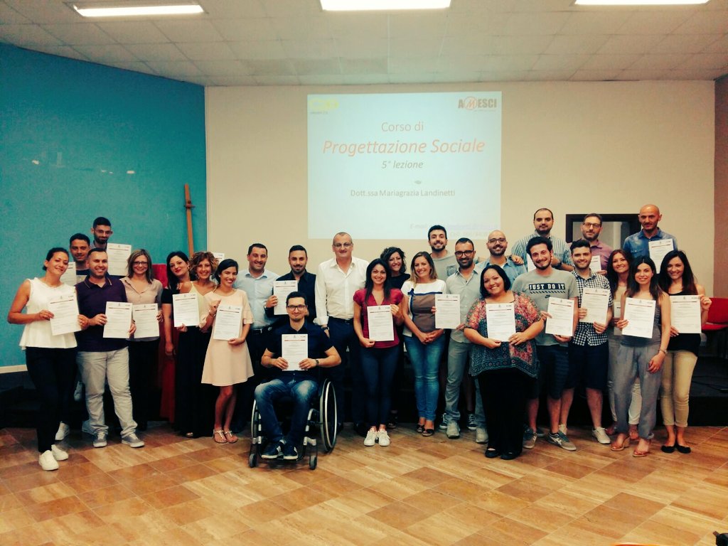 cduezero's tweet photo. Anche il corso di #progettazionesociale con i #giovani di Eboli volge al termine
#C2zero https://t.co/aMYKszS4bS https://t.co/EYjnKcAlIB
