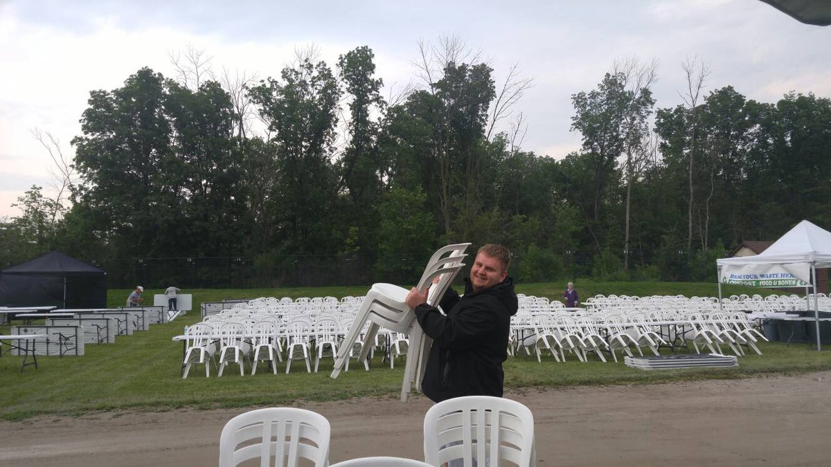 GetTogetherTO's tweet image. Having a blast volunteering @Ribfest_TO. Event starts tomorrow! Check out ow.ly/QKFD30d8GIp #ribfest #community #letsgetto #volunteer