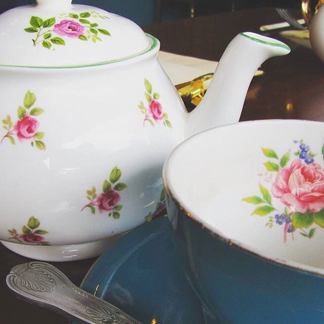 Hello poppets. I'm back. Reopening 14 July 2017. Saunter in for tea, cake and badgery hugs. I missed you...xx