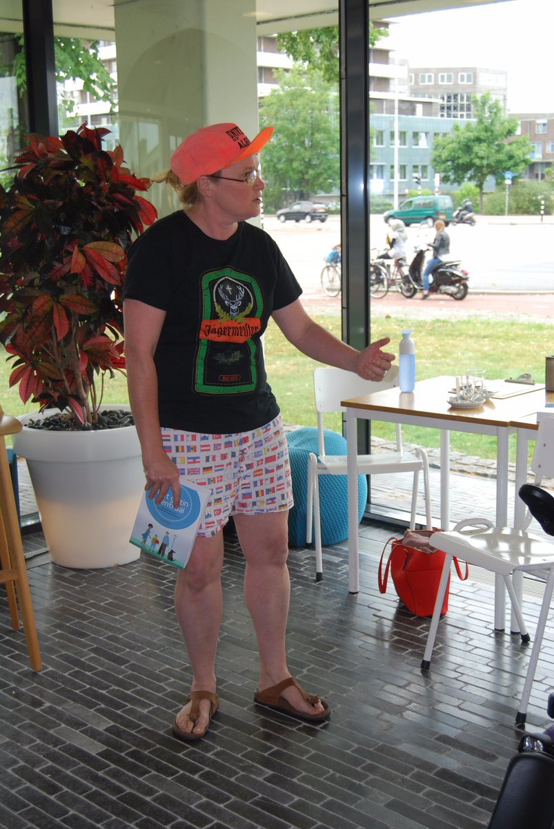 GCentraal's tweet photo. Bij presentatie was jongere aanwezig: Tonnie (die er niet toe doet). Op hem maakte 't boek diepe indruk (hij kreeg het nl op zijn hoofd) ;-) https://t.co/wKegVF8GOo