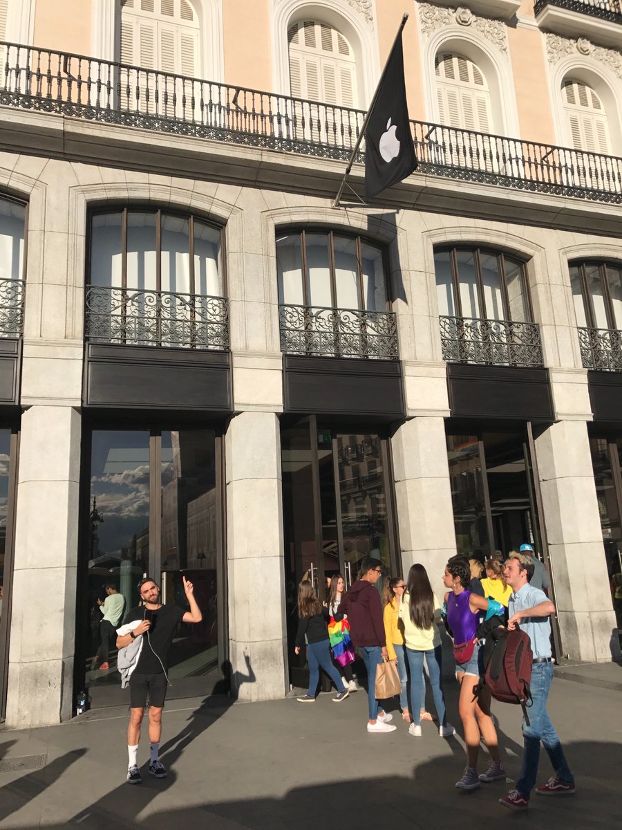 Pablohkn's tweet photo. No me enorgullece que @Apple no apoye la fiesta del amor #WorldPride2017 #WorldPrideMadrid https://t.co/rsb780gGSg