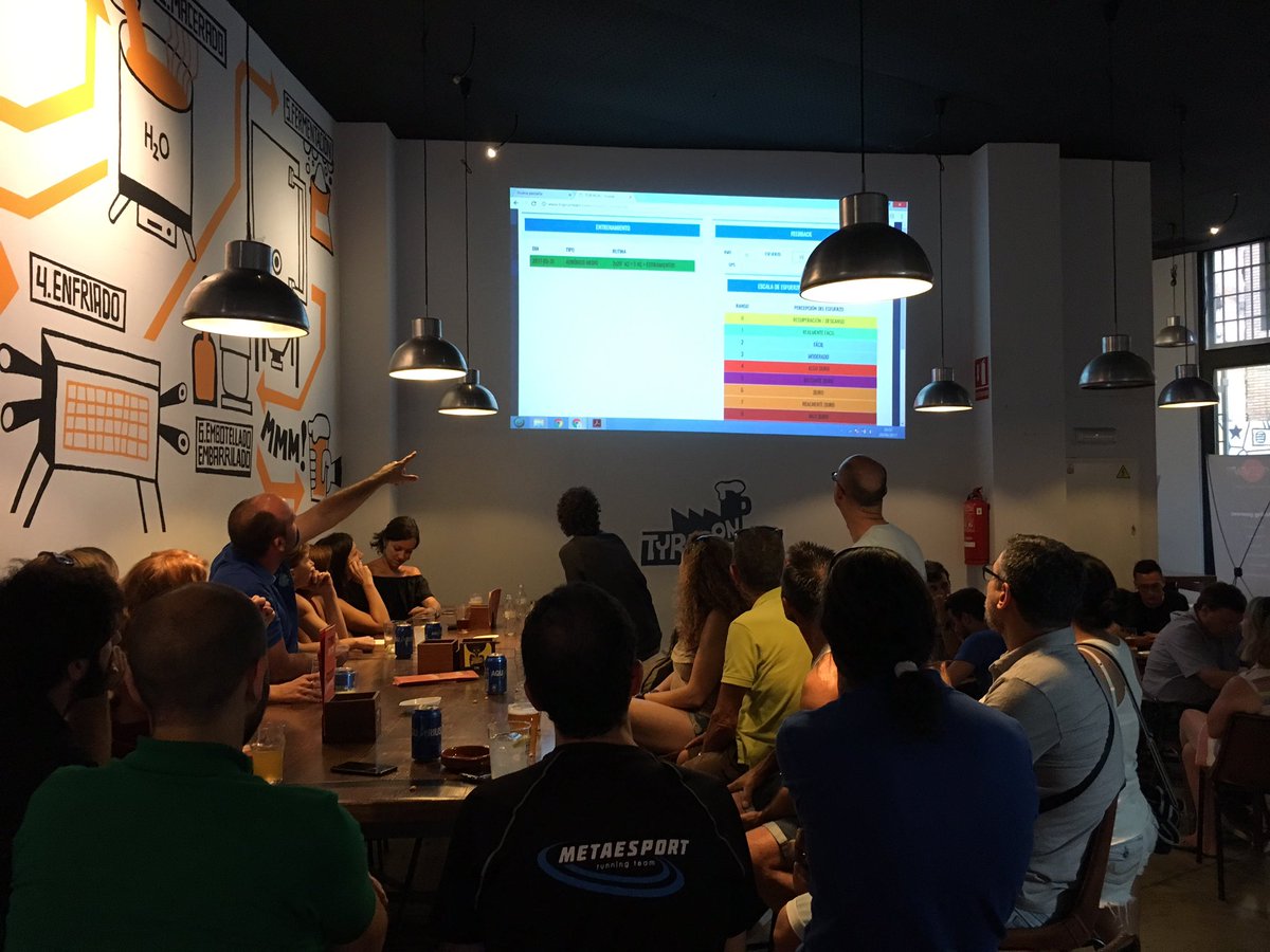TopRunES's tweet photo. Presentamos la nueva App para entrenar a nuestro grupo de entrenamientos. Y la estrenamos de cara a la @maratonvalencia https://t.co/ad1TxC7Ibg