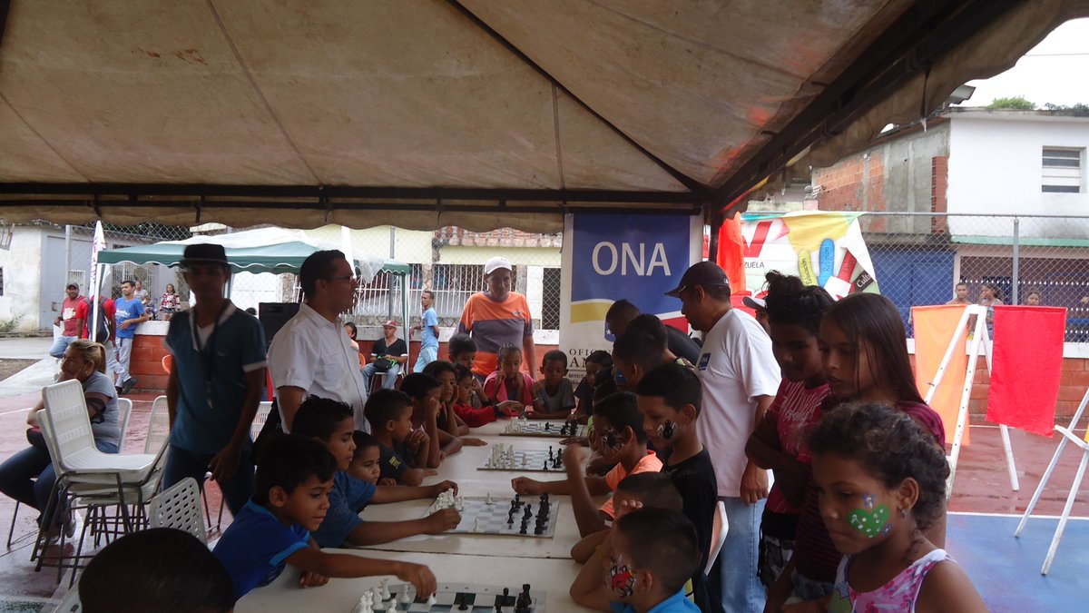 RedONAJJMora's tweet photo. Niños de la comunidad Barrio coromoto dieron "Jaque Mate A Las Drogas" prevención integral para todos! #TardeCultural @RedONAJJMora presente https://t.co/ruWevCdPxs