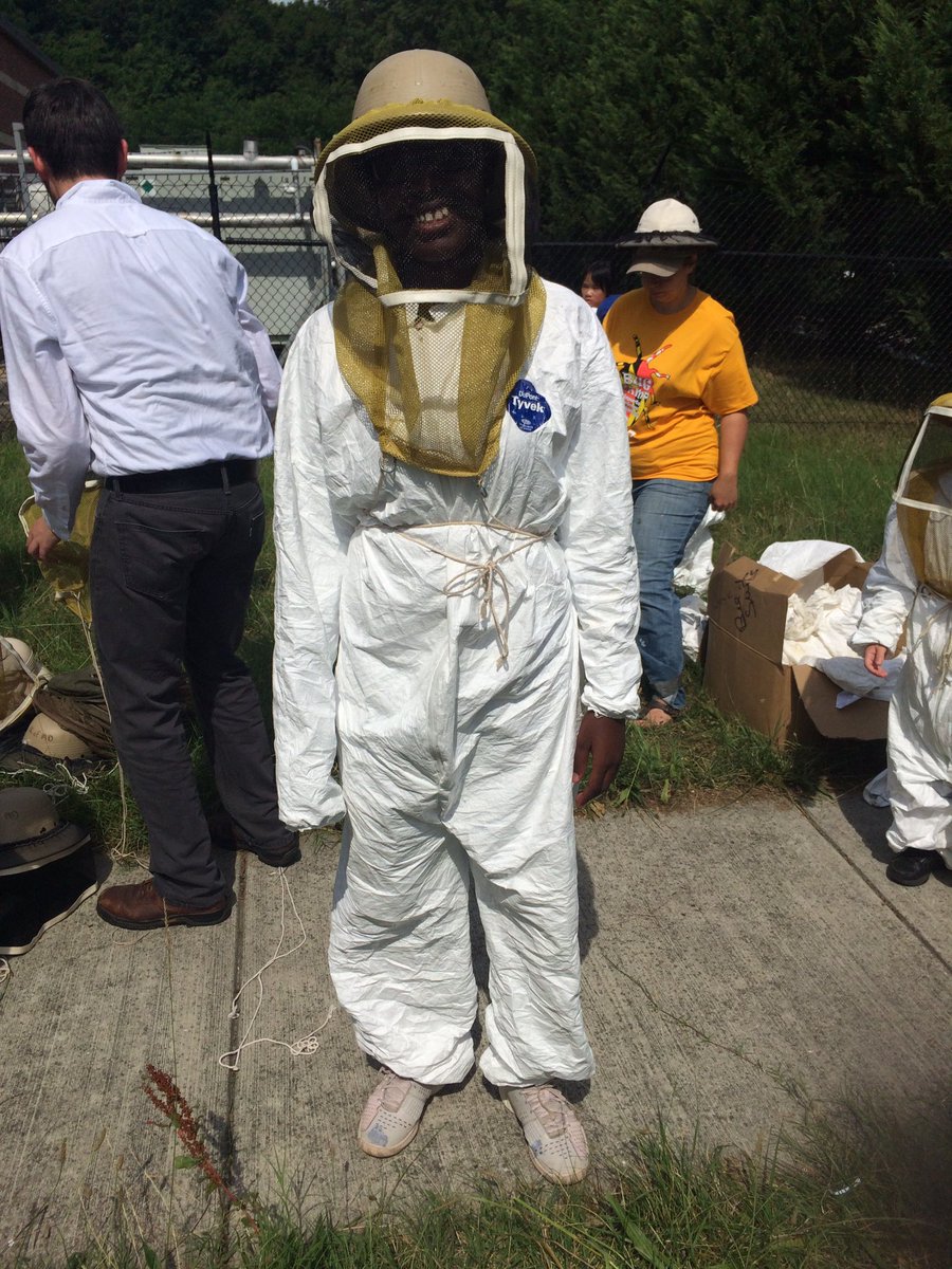 UMDBugCamp's tweet photo. We had a BLAST with the bees! 🐝🐝🐝 #BugCamp https://t.co/EanZ0OPwot