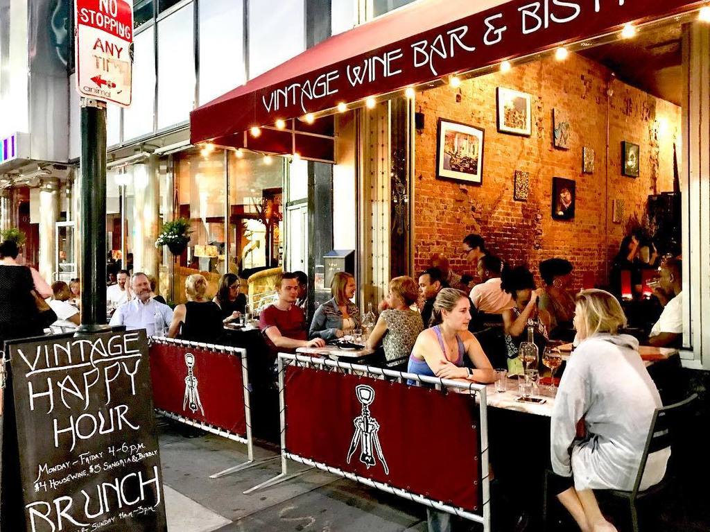 VintageWineBar1's tweet photo. Perfect night to sit, sip, & celebrate!! #vintagesyndicate #visitphilly #winepics #summerwine #summerfood #fourtho… https://t.co/BhYLiI06ob https://t.co/2LebYd0tal