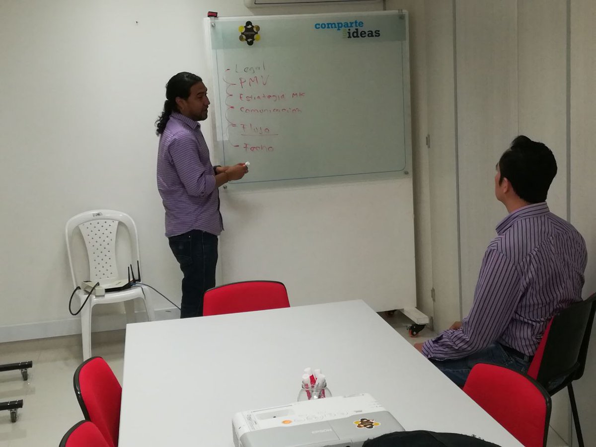 SuricataLab's tweet image. El equipo #UrbaNNet en sesión de asesoría con su mentor experto William Castillo de la fase Descubrimiento de Negocios @AppsCo