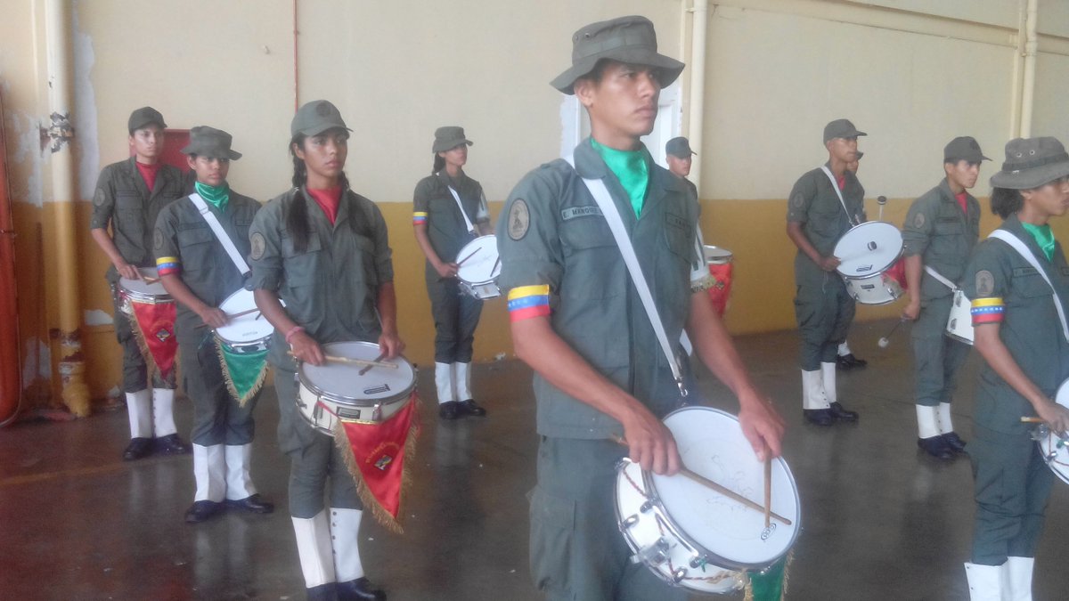 LA BANDA DE GUERRA DEL <a href="/EJB_642BING/">@EJB_642BING</a> PARTICIPÓ EN EL ACTO DE ASCENSO EN LA BASE AEREA TCNEL. "TEOFILO LUIS MENDEZ"