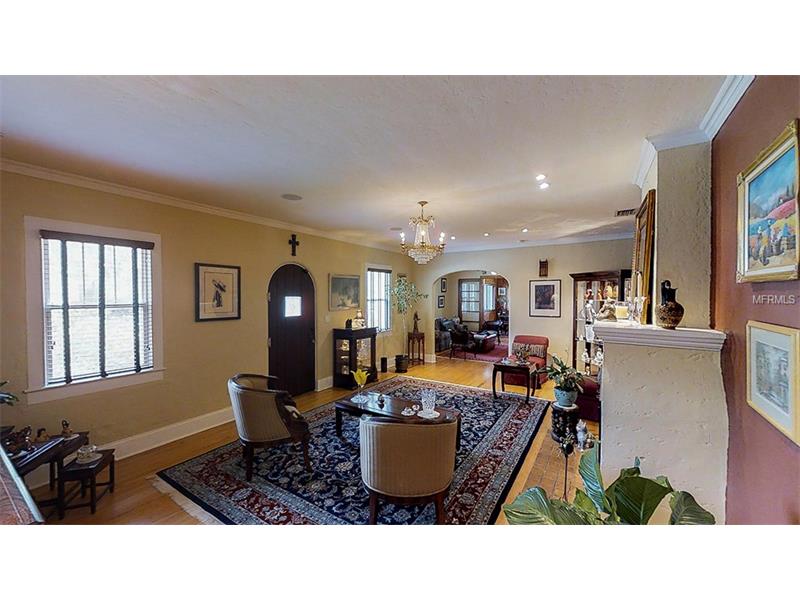 MyMetroCity's tweet image. Check out this #LakeComo gem! 3/3 #poolhomeforsale built in 1940! "The Yellow House" is $529,900! goo.gl/rJT5TV Call 407-237-3331!