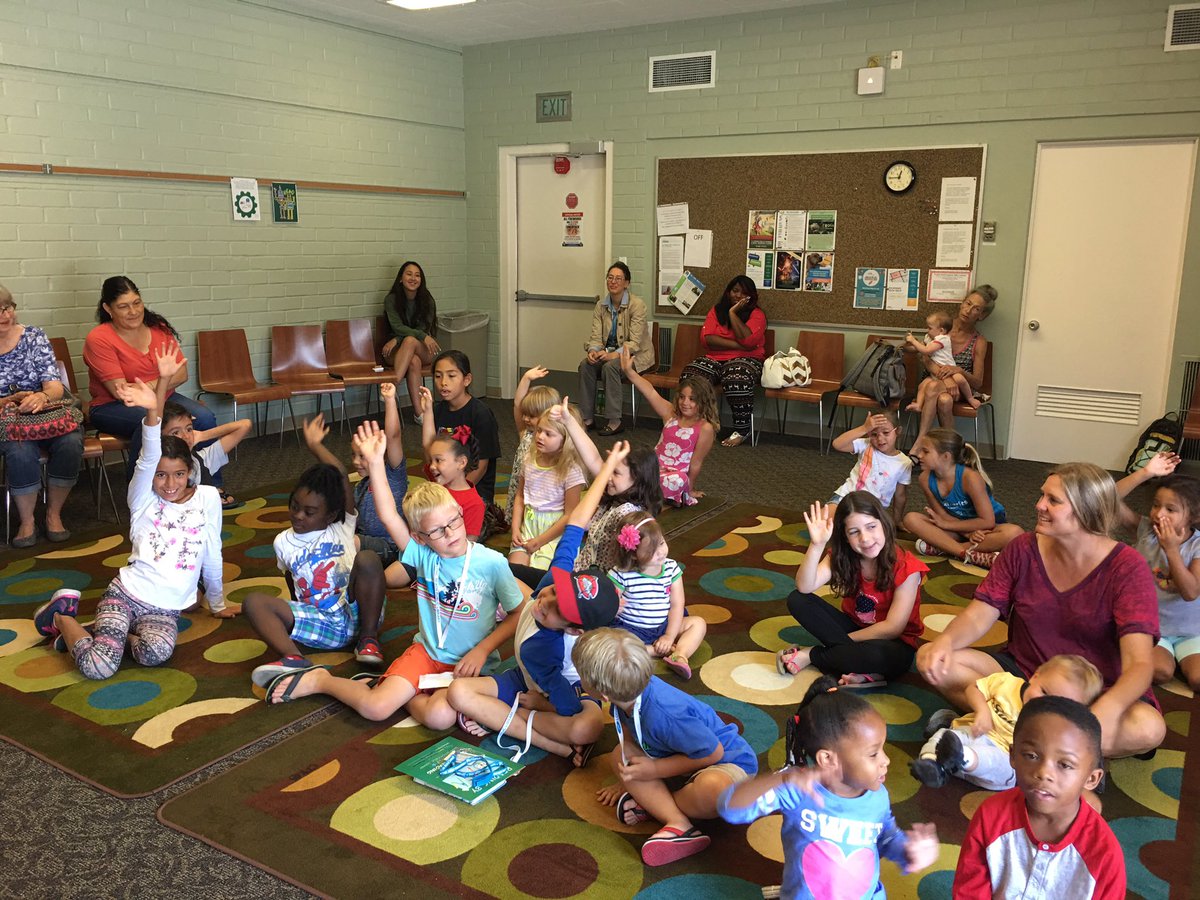 FlightsFantasy's tweet image. Getting kids excited about  summer reading at Los Altos Library in Long Beach!#lbcitylibrary#summerreading