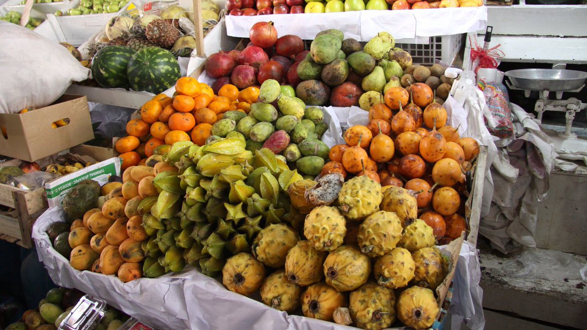 HeyHailey13's tweet image. Wanna go one day! 😍😍RT @foodandwine: A peek inside the massive San Pedro market in Peru. trib.al/EM4eS7e