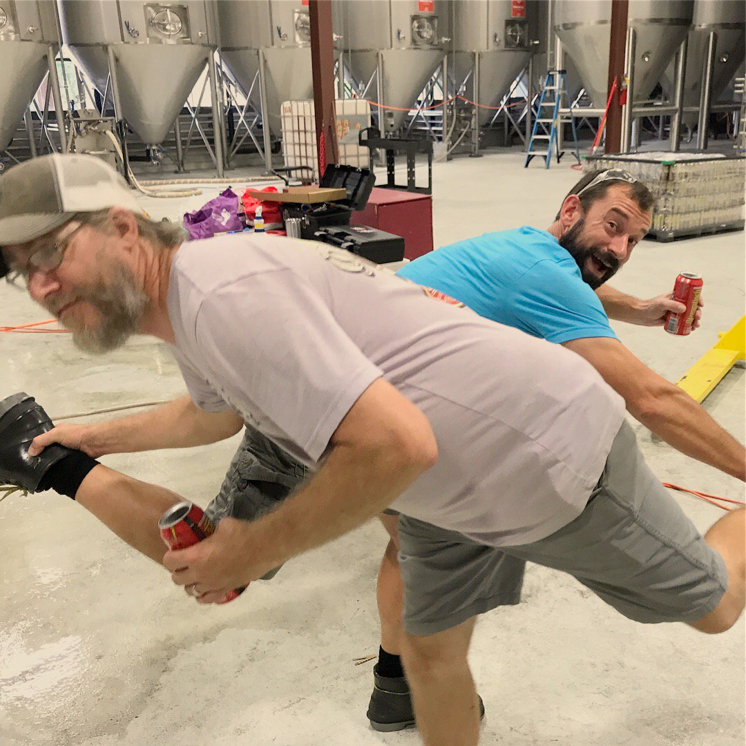 MRMobileCanning's tweet photo. What started off as an innocent handshake turned into so much more.... #handshake #highfive #footshake #makingfriends @urbanchestnut https://t.co/n0Lvaq4Vhl