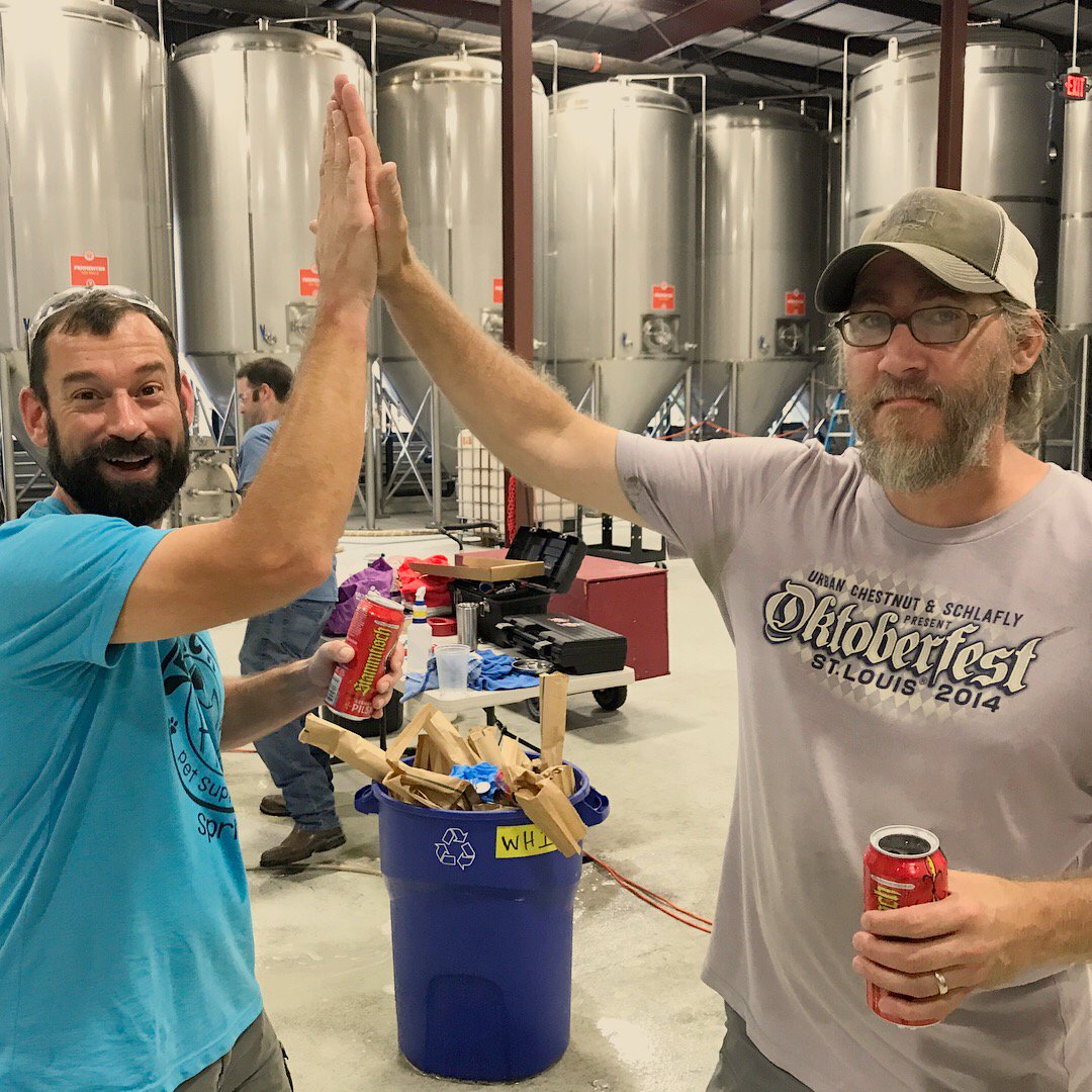 MRMobileCanning's tweet photo. What started off as an innocent handshake turned into so much more.... #handshake #highfive #footshake #makingfriends @urbanchestnut https://t.co/n0Lvaq4Vhl