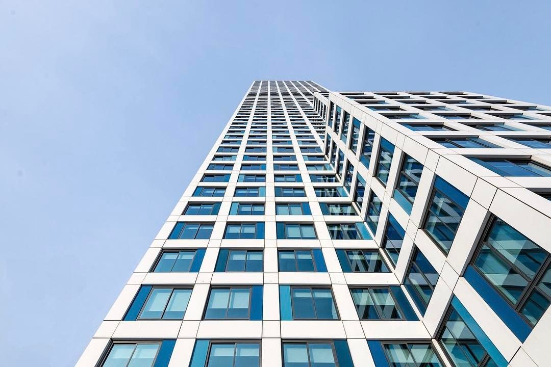 JournalSquared's tweet image. The view looking up at Journal Squared is nearly as good as the panoramic views of NYC from our Sky Lounge.

bit.ly/2rlhz3H