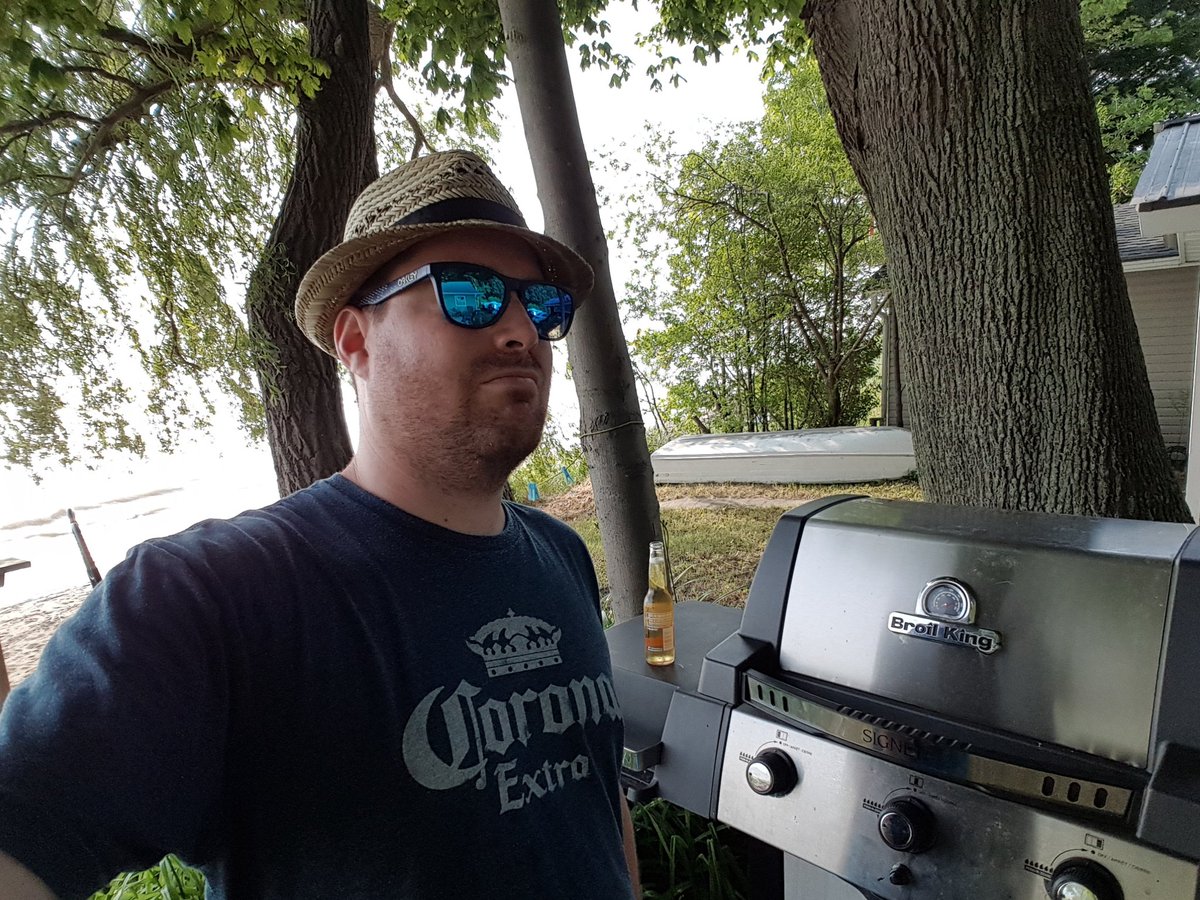 KnowJeff's tweet photo. ... no comment.  #lifesgood @corona #findyourbeach https://t.co/pq805rDFoM