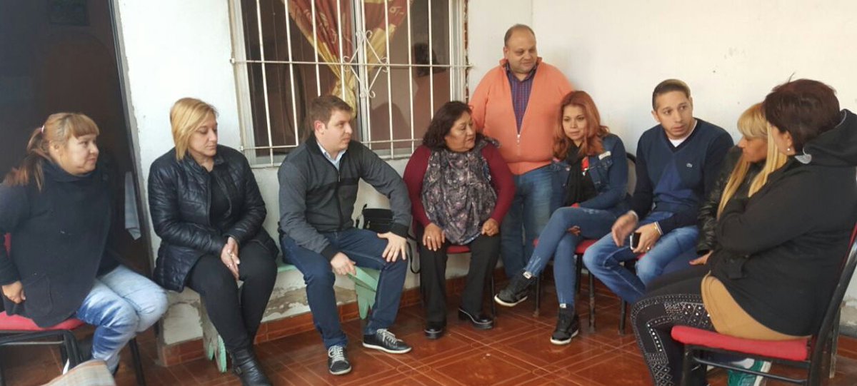 iglesias2015's tweet photo. Hoy junto a @Russo_Quilmes @agrup_vjpq y Mari Lobos recorrimos barrios de Bernal 1PaisQuilmes @SergioMassa @GracielaCamano @Asenciofernando https://t.co/B5jpUzANgL