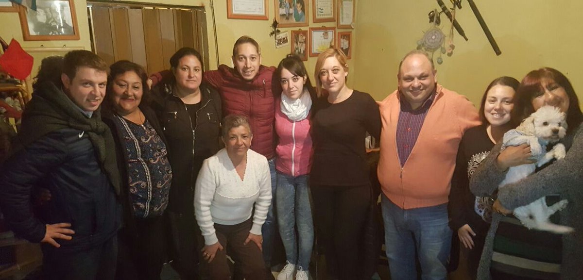iglesias2015's tweet photo. Hoy junto a @Russo_Quilmes @agrup_vjpq y Mari Lobos recorrimos barrios de Bernal 1PaisQuilmes @SergioMassa @GracielaCamano @Asenciofernando https://t.co/B5jpUzANgL
