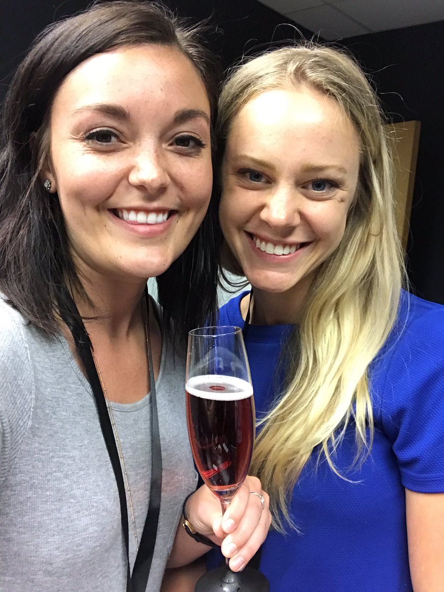 haileychivers's tweet photo. Social Media!!!! Yeah!! Hanging out at Agency Entourage for #SMDay #AEGR8 https://t.co/p7EfxBtArv