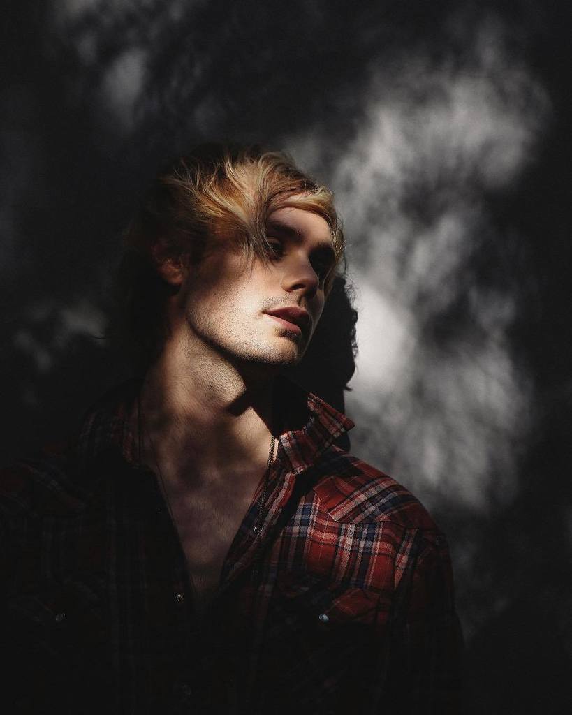 Michael5SOS's tweet photo. shadow stuff. 📸: @jordenkeith https://t.co/D7t5wot4L4